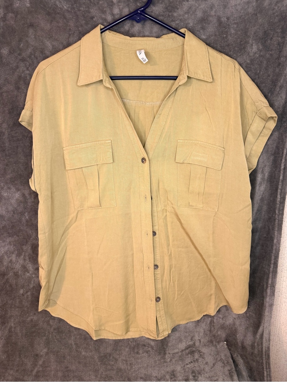 Zenana Outfitters Olive Green Short-Sleeve Button-Front Blouse